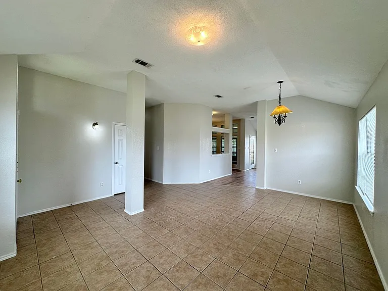 607 Hogan Dr — Photo 6