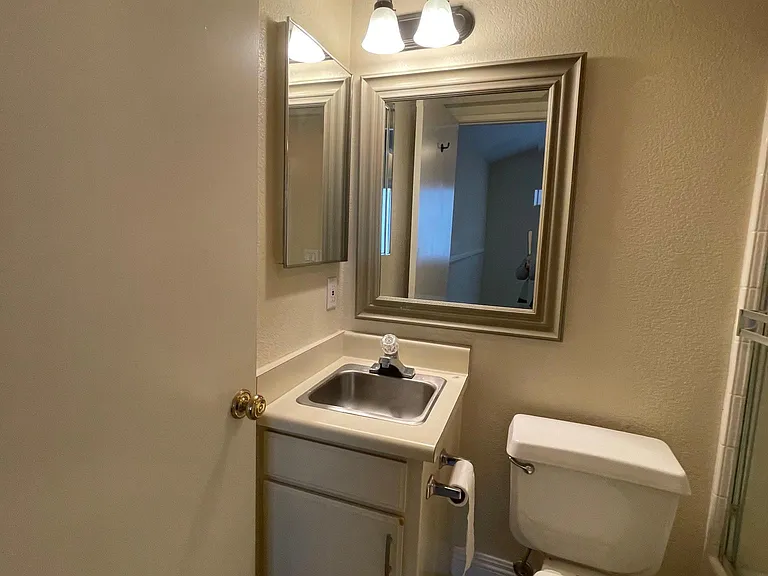 5251 Willowcrest Ave #5 — Photo 31