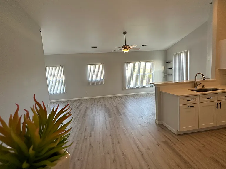 43075 Strand Dr — Photo 10