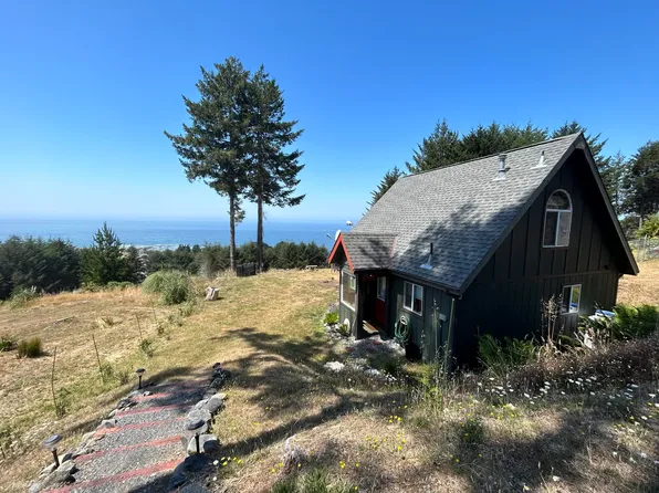815 Upper Pacific Dr, Whitethorn, CA 95589