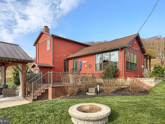 3rd image of 552 Mountain Rd