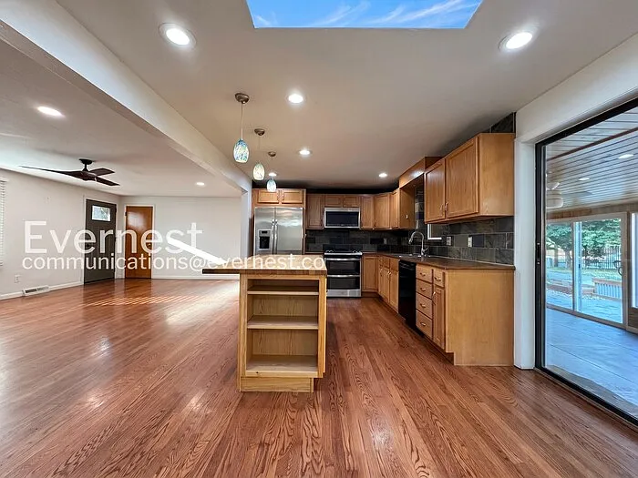 2605 Reed Ct — Photo 3