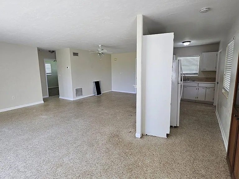 2433 Deedra St — Photo 17