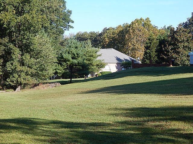 2nd image of 525 Canary Rd