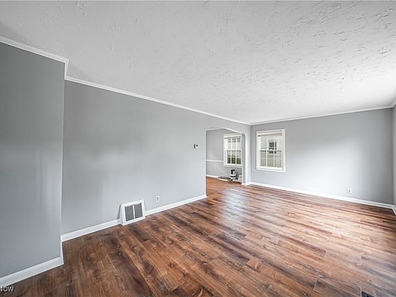 5th image of 142 Monroe Ave