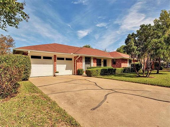 2nd image of 2604 Aldford Dr