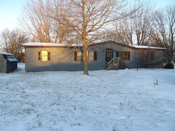 402 Orchard Ave, Hebron, IN 46341