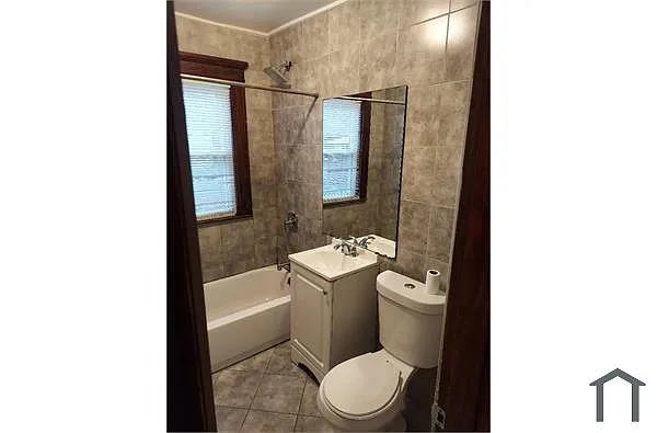 Building Photo - 25 Sumac St #1