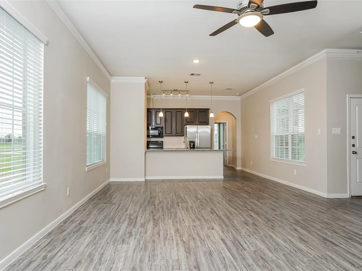 4 bed, 3.5 bath, 2536 sqft, $2,499 — Photo 2