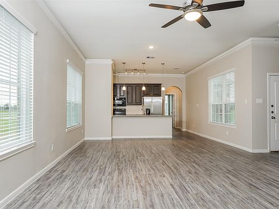 2nd image of 651 Lakeland Cir