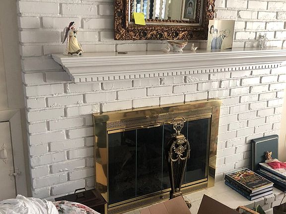 3rd image of 2521 Mayfair Dr