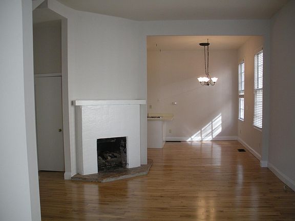 Great light in Living/Dining Area