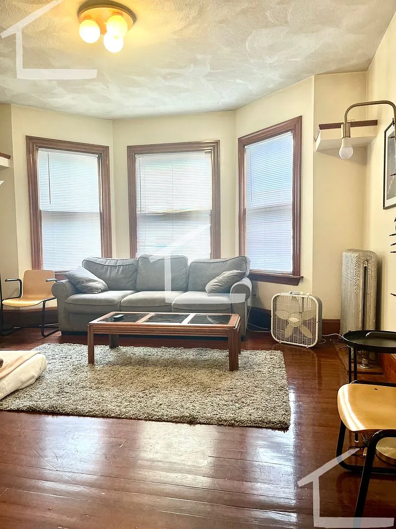 Nice 1 bed in allston — Photo 3