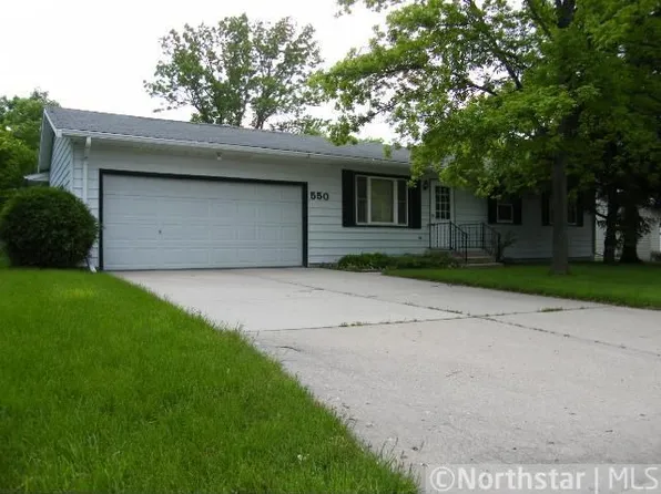 550 Lakeview Ln SW, Hutchinson, MN 55350