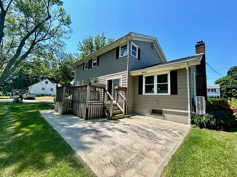 42 Westminster St — Photo 2