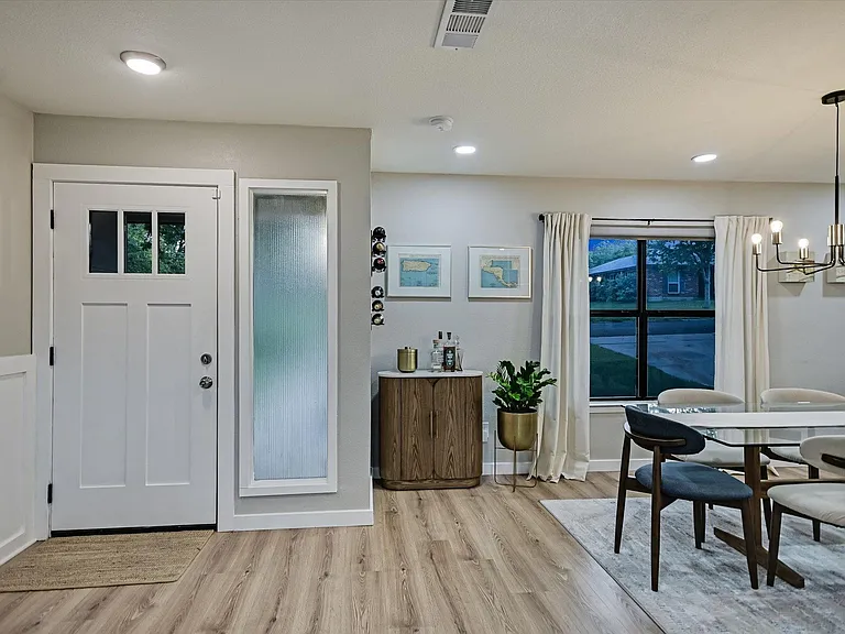 1006 Hollybluff St — Photo 3