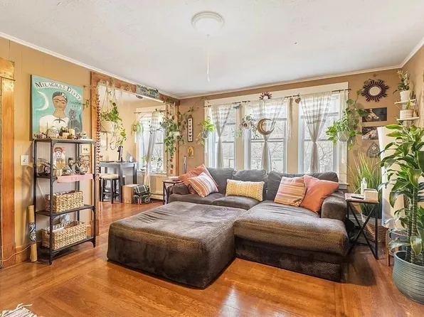 22 5th Ave APT 1R, Taunton, MA 02780