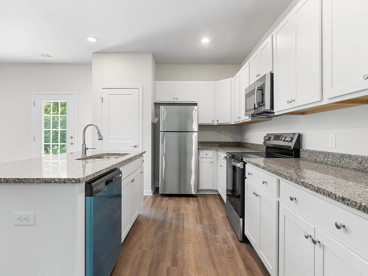 3 bed, 1630 sqft, $2,150 — Photo 3