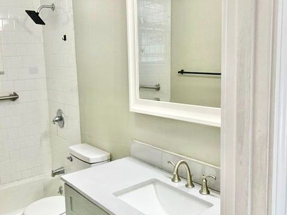3rd image of 35 Gloucester St #1