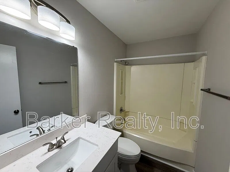 2 bed, 2.0 bath, 937 sqft, $1,395 — Photo 4