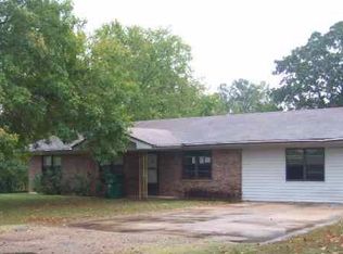 702 Pecan St, Omaha, TX 75571