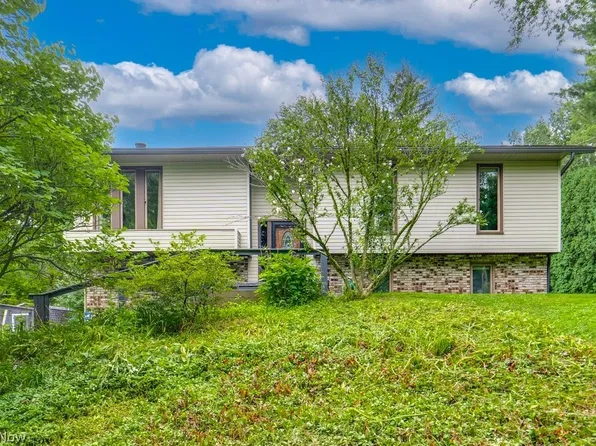 1384 Northeast Ave, Tallmadge, OH 44278