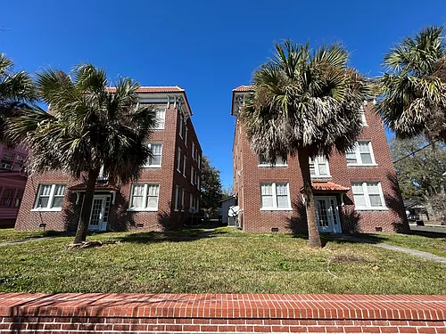2619 College St Photo 1