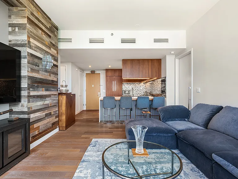 2130 44th Dr #5B — Photo 9