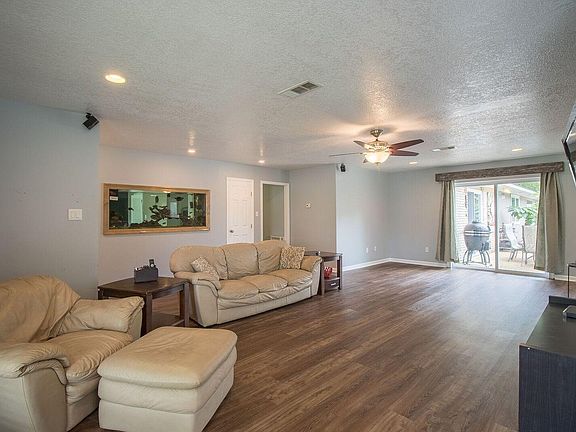 5th image of 325 Eastview Dr