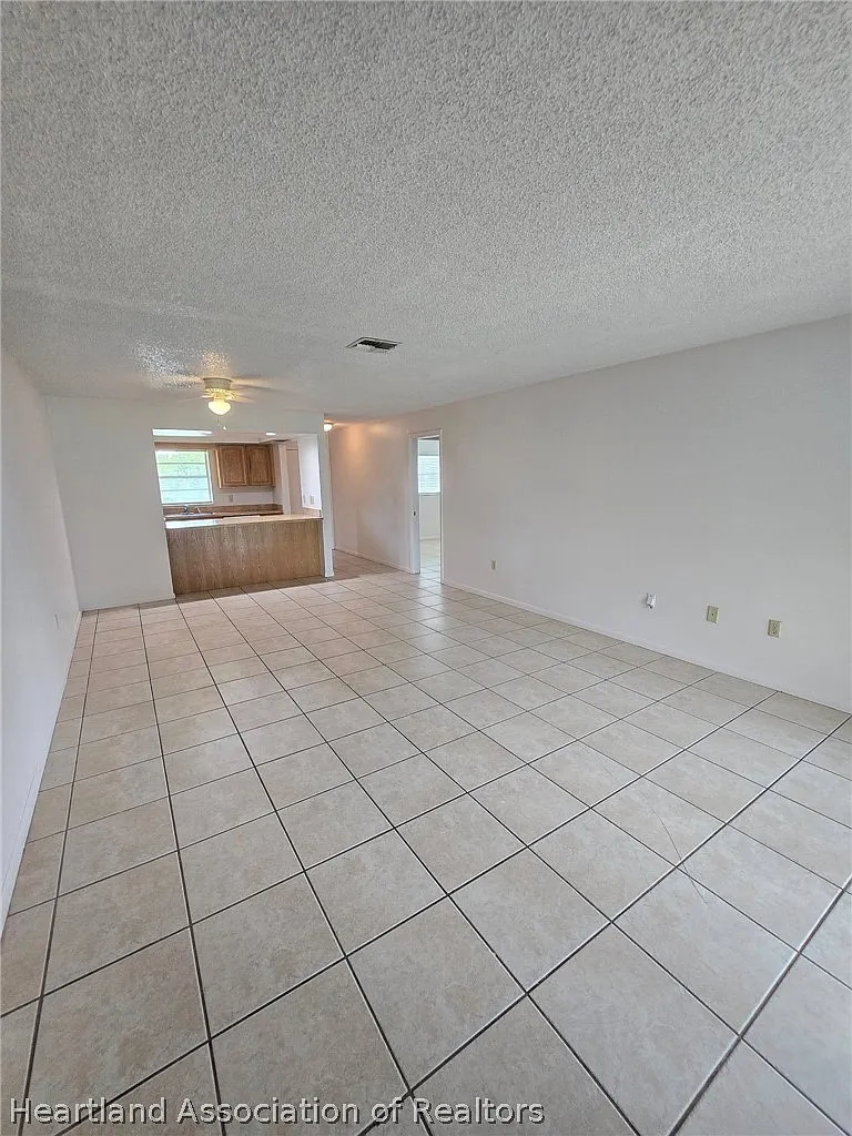 Building Photo - 4014 Vilabella Dr