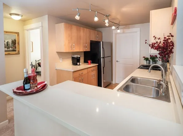 718 Kirkland Cir, Kirkland, WA