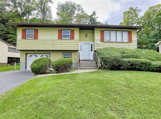 111 Sutton Park Rd, Poughkeepsie, NY 12603