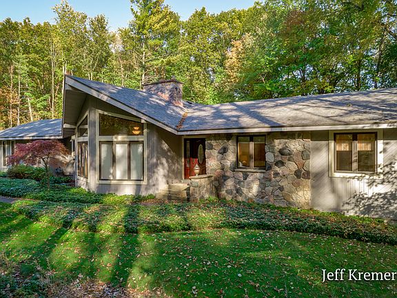 4th image of 1056 White Pine Dr SW
