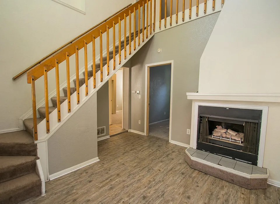 1921 Arapahoe Ave Living Area