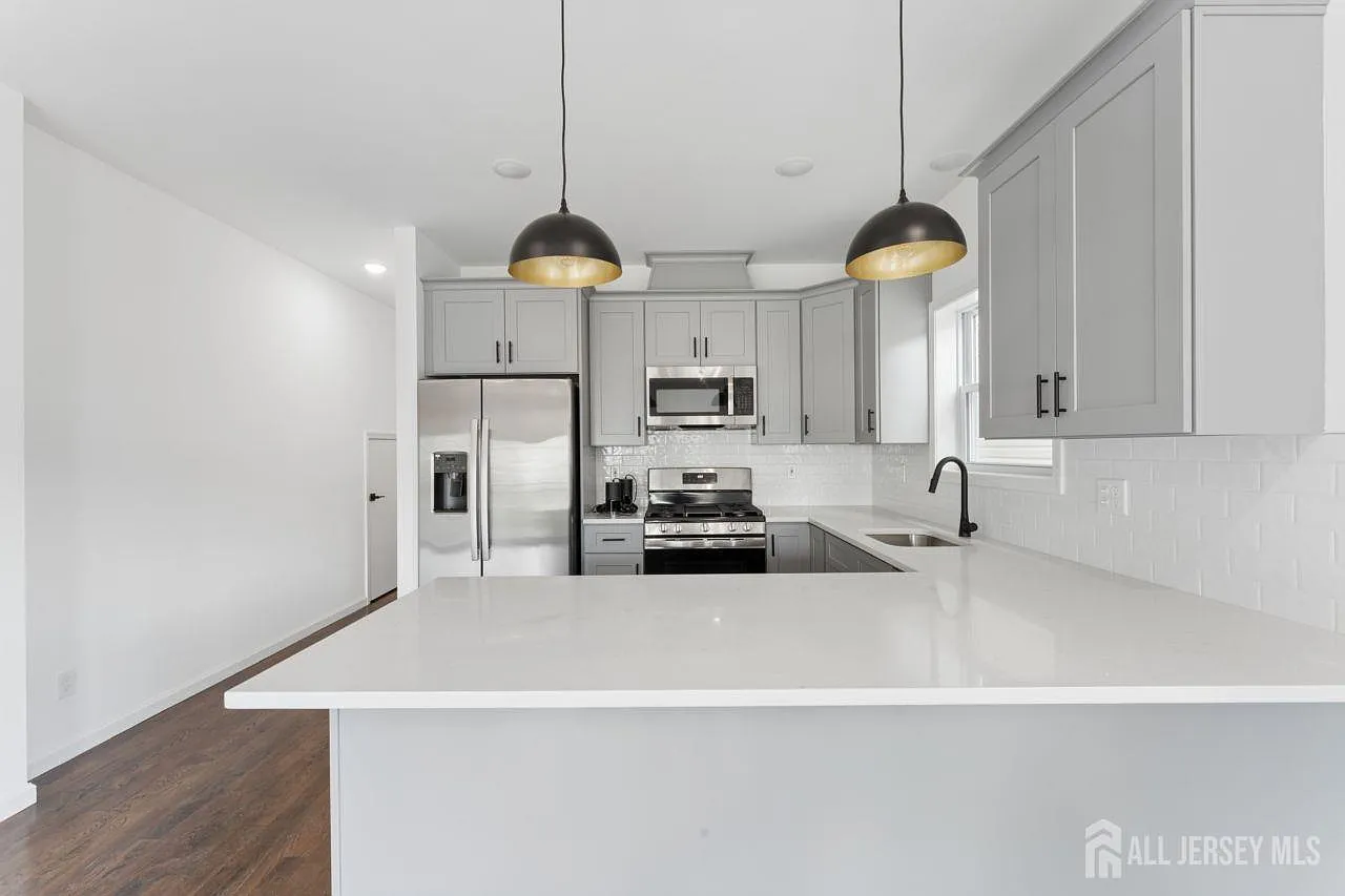 4 bed, 3.0 bath, $3,000 — Photo 3