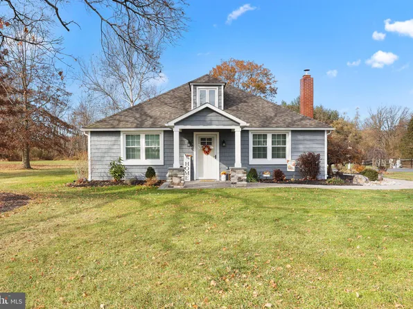 27 Smith Rd, Schwenksville, PA 19473