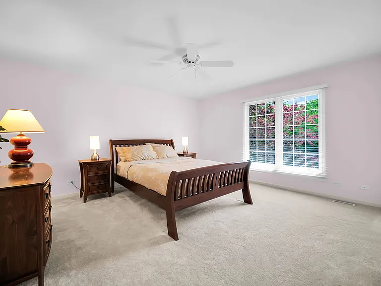 36W244 Fieldcrest Dr — Photo 33