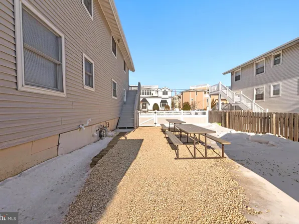6 E 35th St #B, Brant Beach, NJ 08008