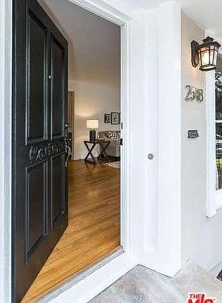 3rd image of 2548 E Glenoaks Blvd