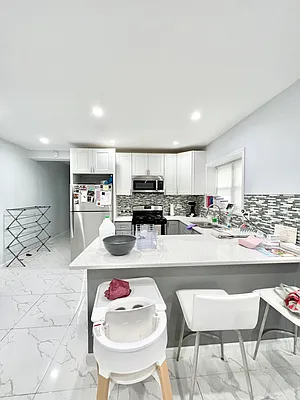 Rented by EastMount Realty LLC | media 14