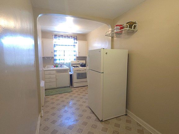 4th image of 854 Windermere Ave #1