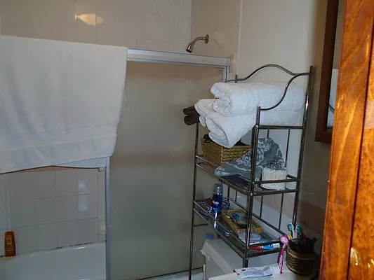 Rented by 18 REALTY | media 15