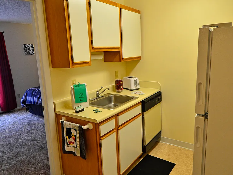 Evergreen Terrace Apartments — Photo 10