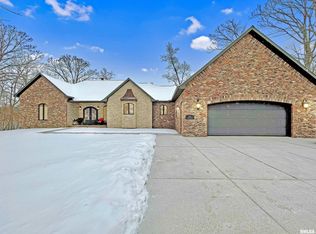 106 Village Dr, Washington, IL 61571