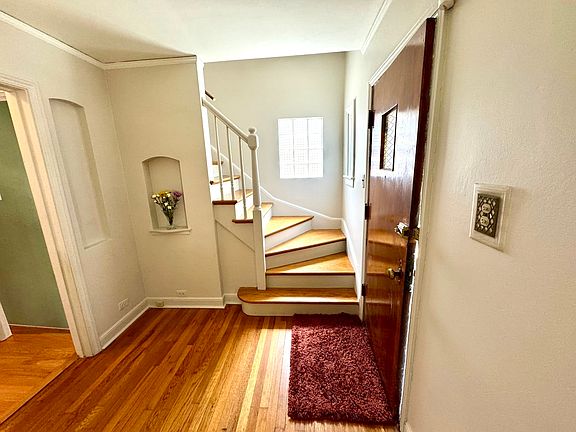 3rd image of 10043 S Artesian Ave