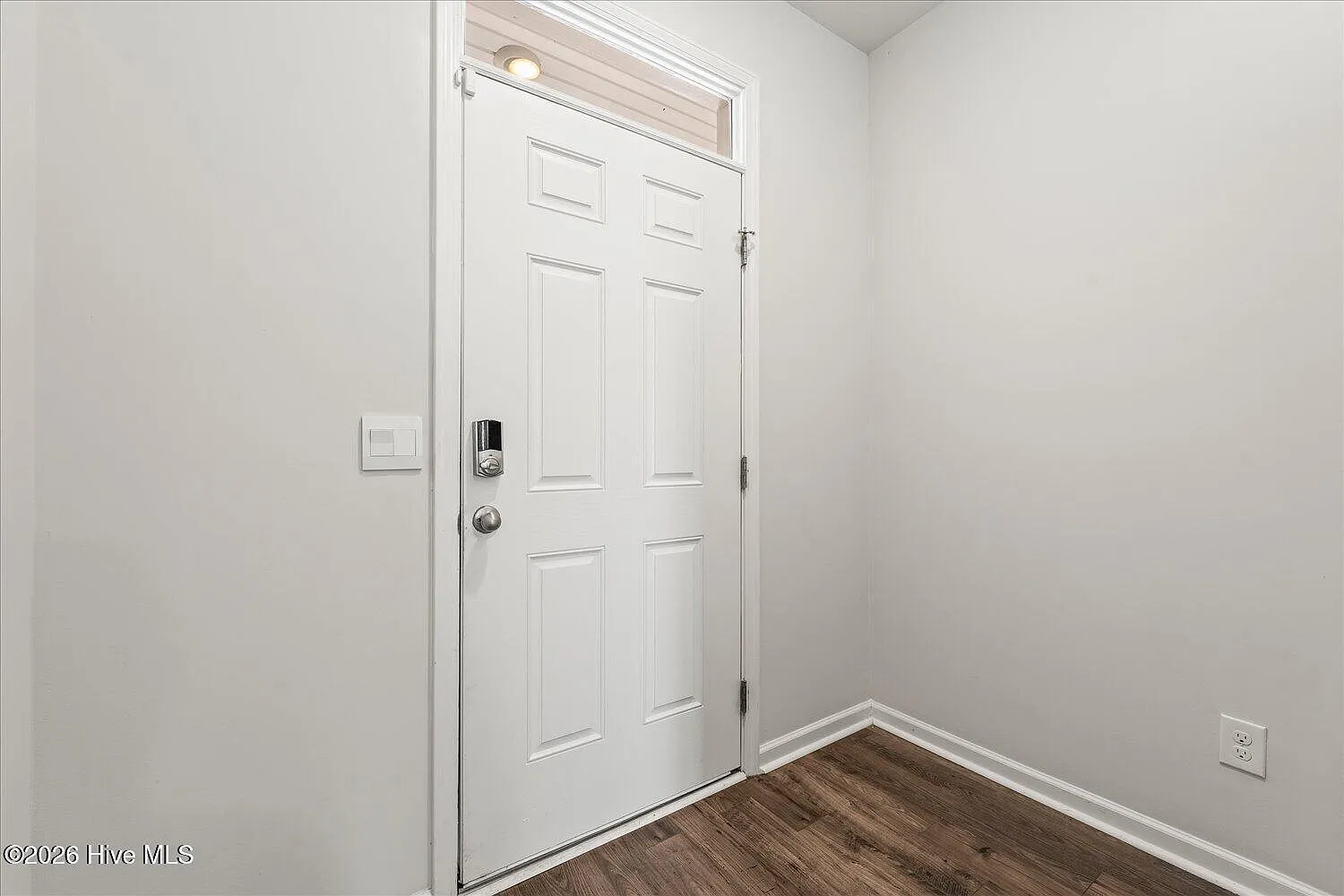 3 bed, 2.5 bath, 1635 sqft, $2,100 — Photo 4
