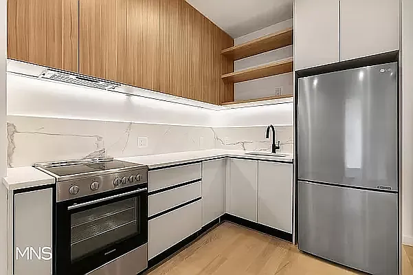 583 Lorimer St #3R — Photo 3