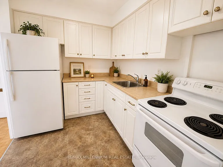 250 Frederick St #1601 — Photo 2