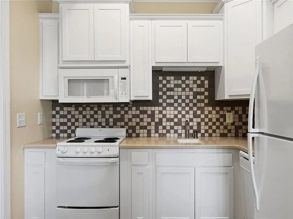 2 bed, 2.0 bath, 1312 sqft, $1,550 — Photo 2
