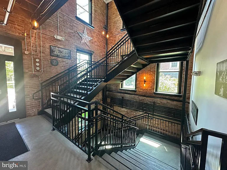 820 W Market St #2B — Photo 15